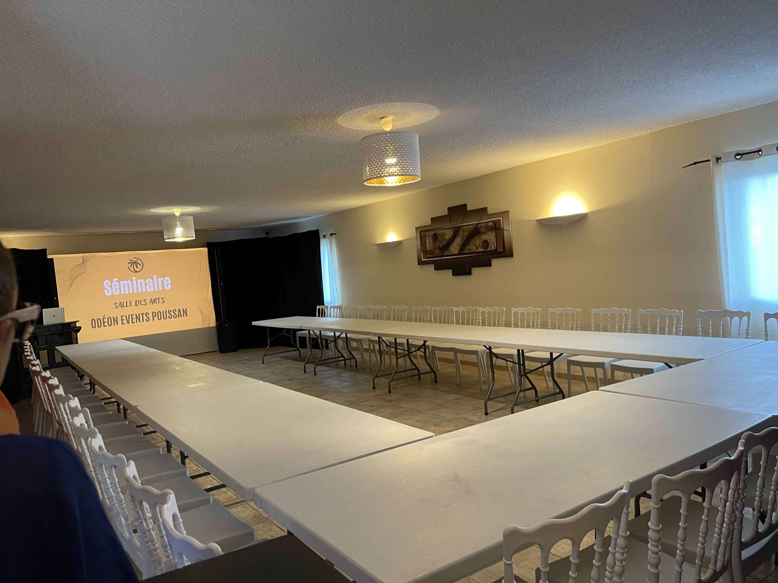 1-Odéon events Poussan Salle des arts séminaire -scaled